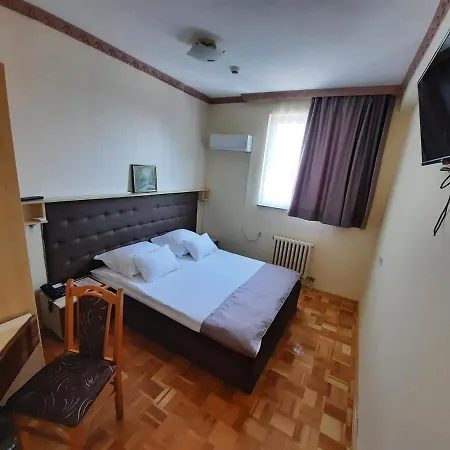 & Restaurant Great - Airport