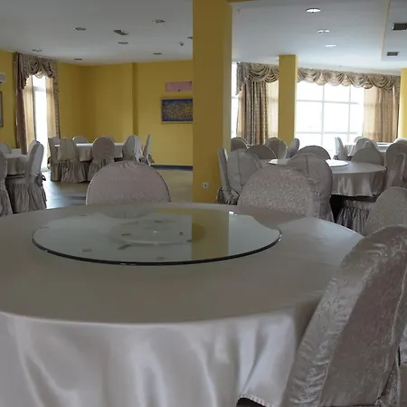 & Restaurant Great - Airport