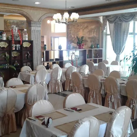 & Restaurant Great - Airport