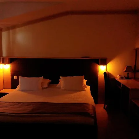 & Restaurant Great - Airport