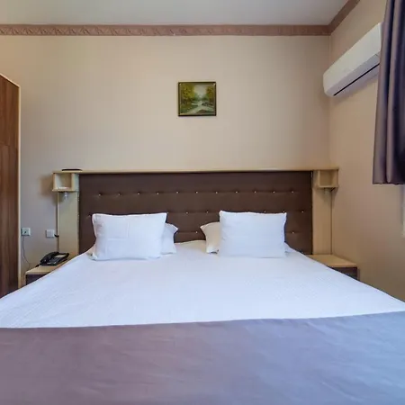 & Restaurant Great - Airport