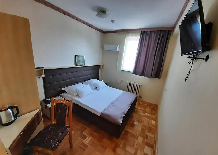 & Restaurant Great - Airport